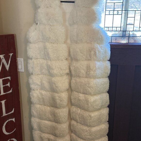 JENNY LIN FAUX FUR MAXI VEST IN WHITE - XL - Picture 2 of 3